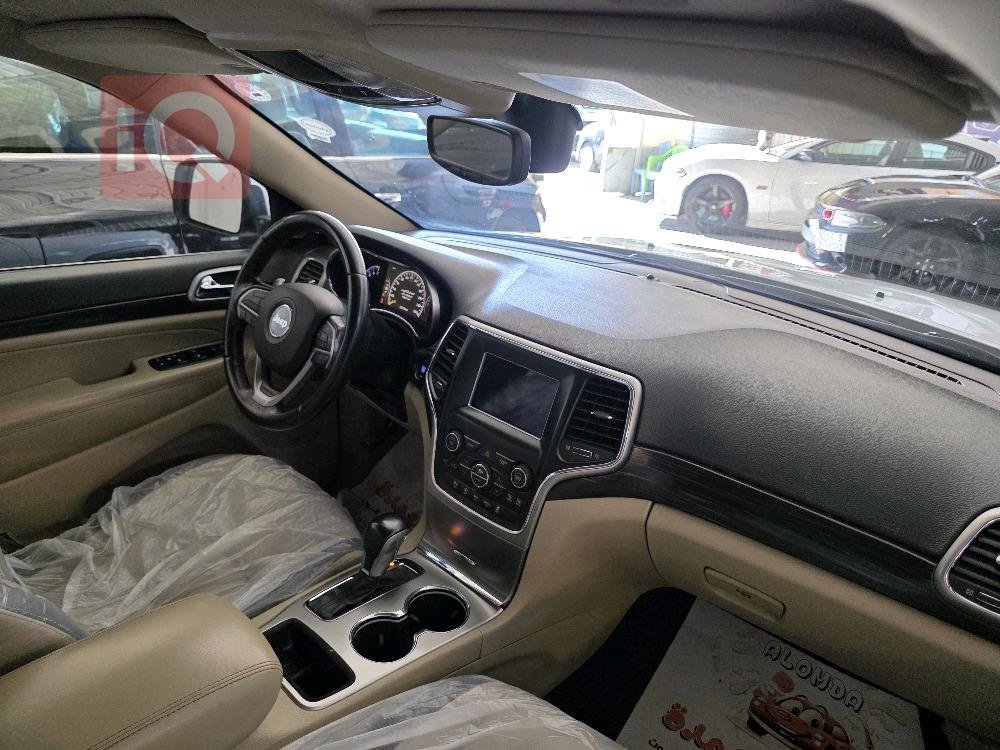 جیپ گراند شیرۆکی